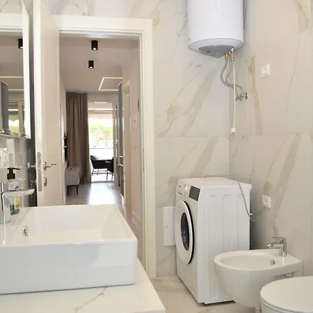 Tropicana 298 Apartmán Plazhi San Pietro